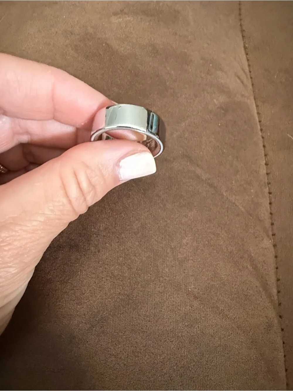 Oura ring 4-size 9 with box and charger